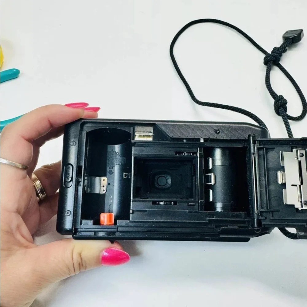 Canon Snappy 35mm Point & Shoot Film Camera Fully Automatic , UNTESTED